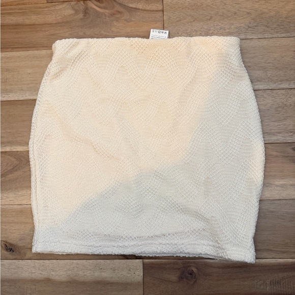 Women's Cream Textured crochet shimmer Mini Skirt 4 for $20 - Picture 4 of 4
